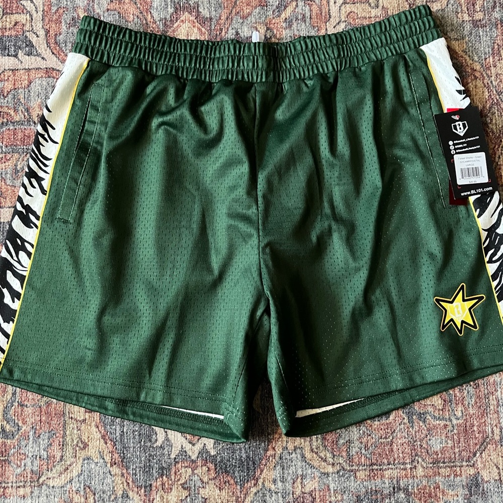 Men’s Baseball Lifestyle 101 Forest Shorts, Size Large, NWT